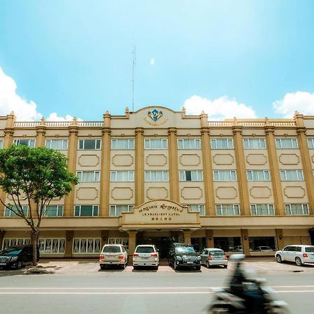 Le President Hotel Phnom Penh Exterior foto