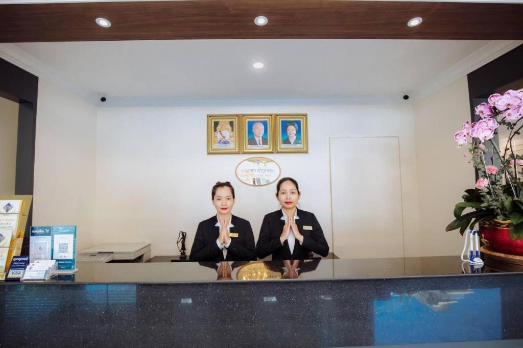 Le President Hotel Phnom Penh Exterior foto