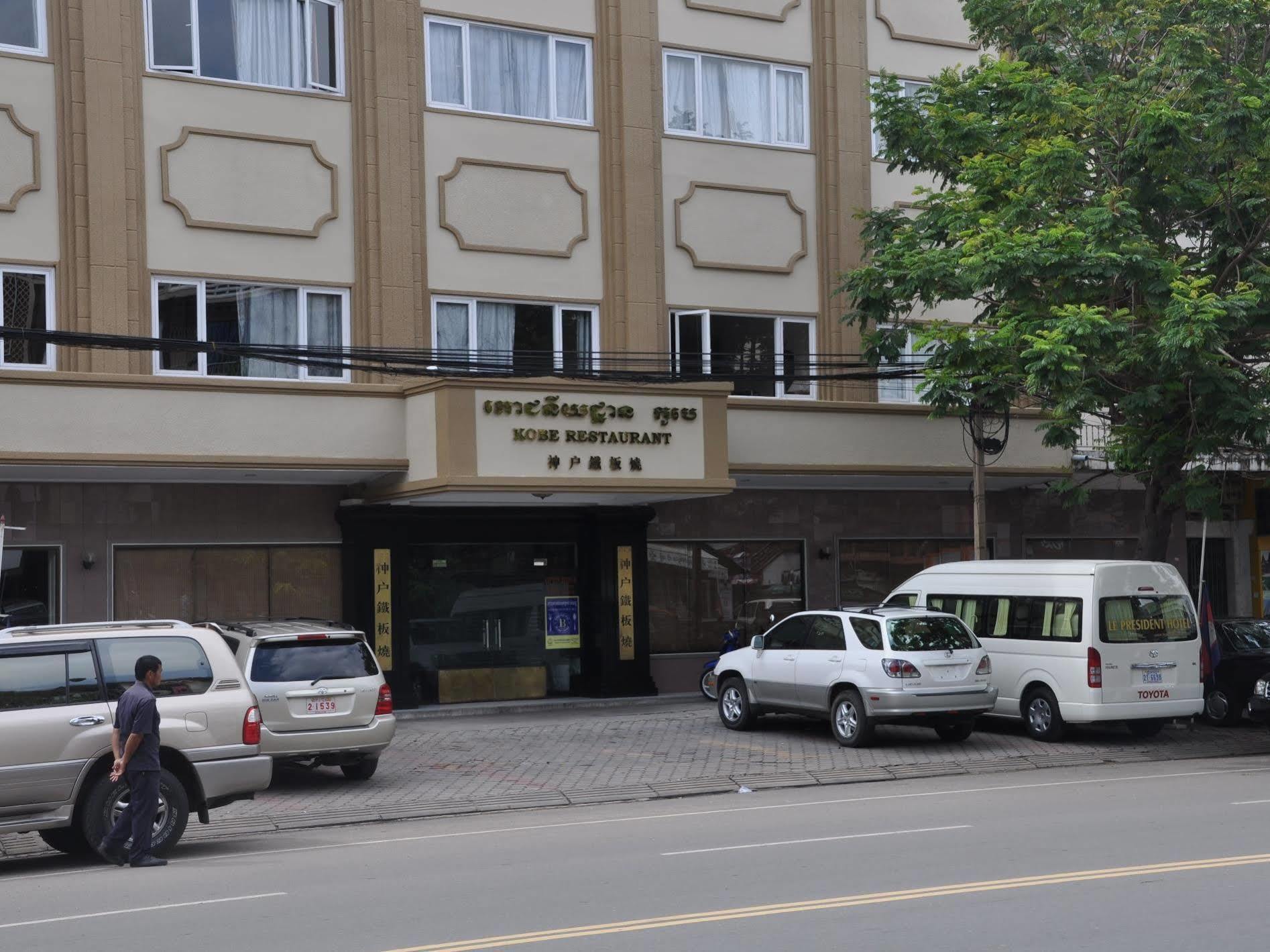Le President Hotel Phnom Penh Exterior foto