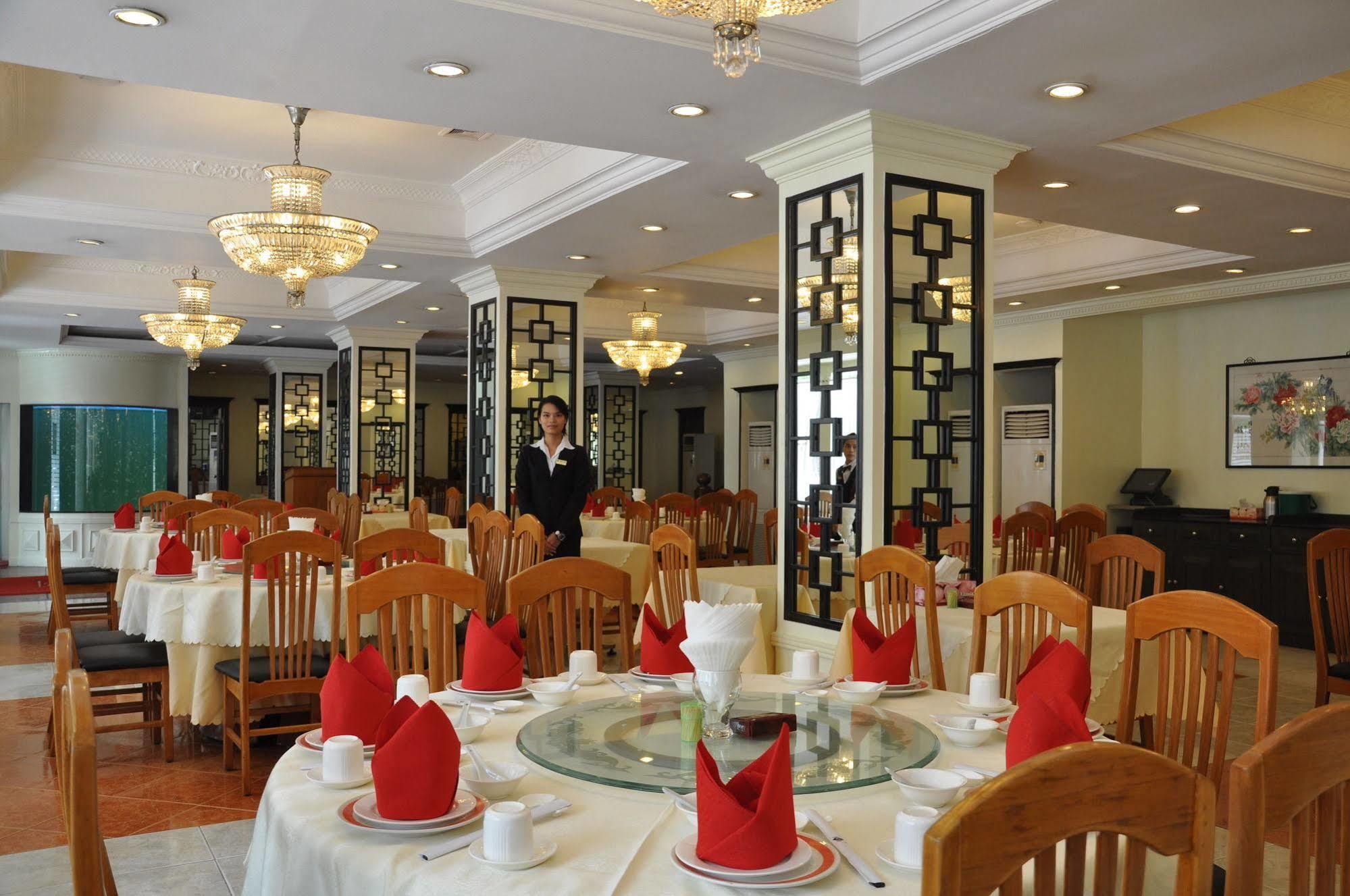 Le President Hotel Phnom Penh Exterior foto